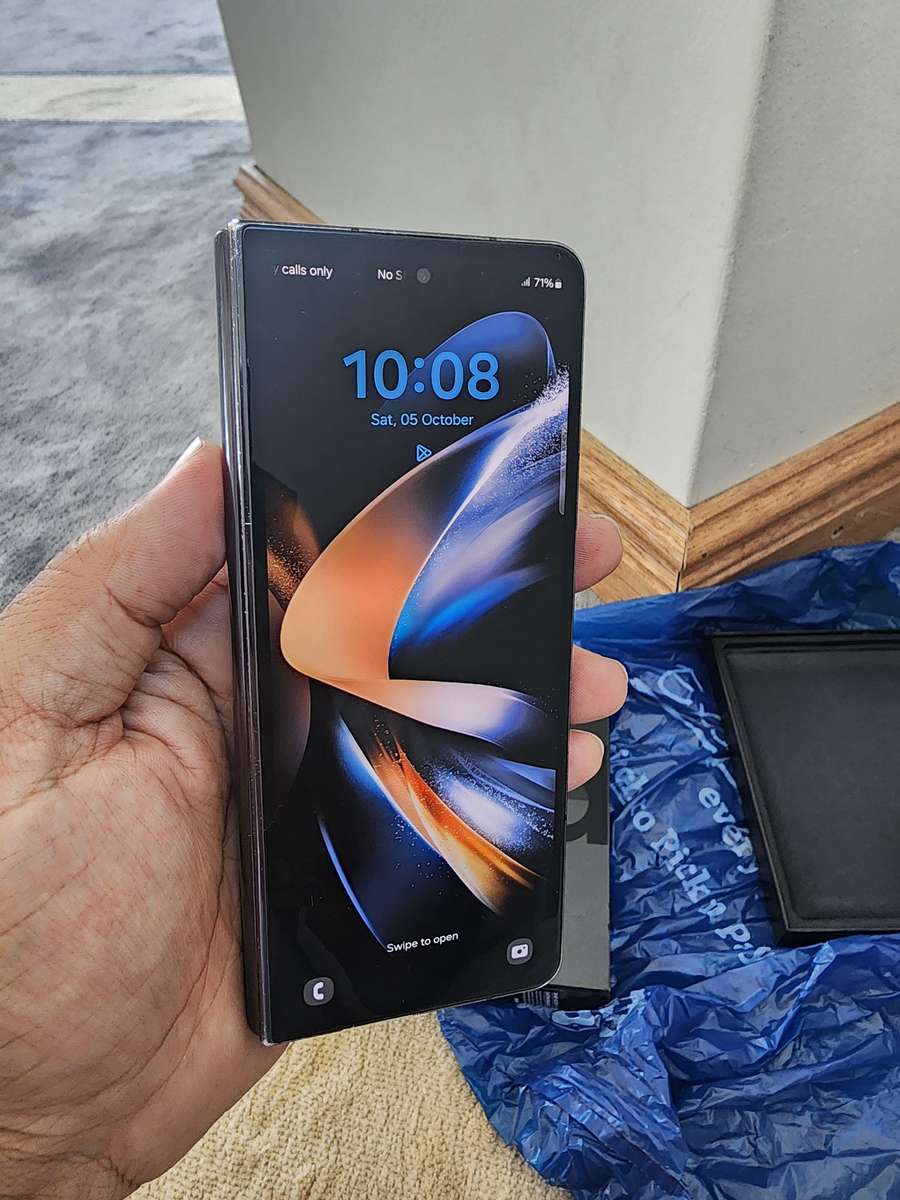 SAMSUNG GALAXY FOLD 4