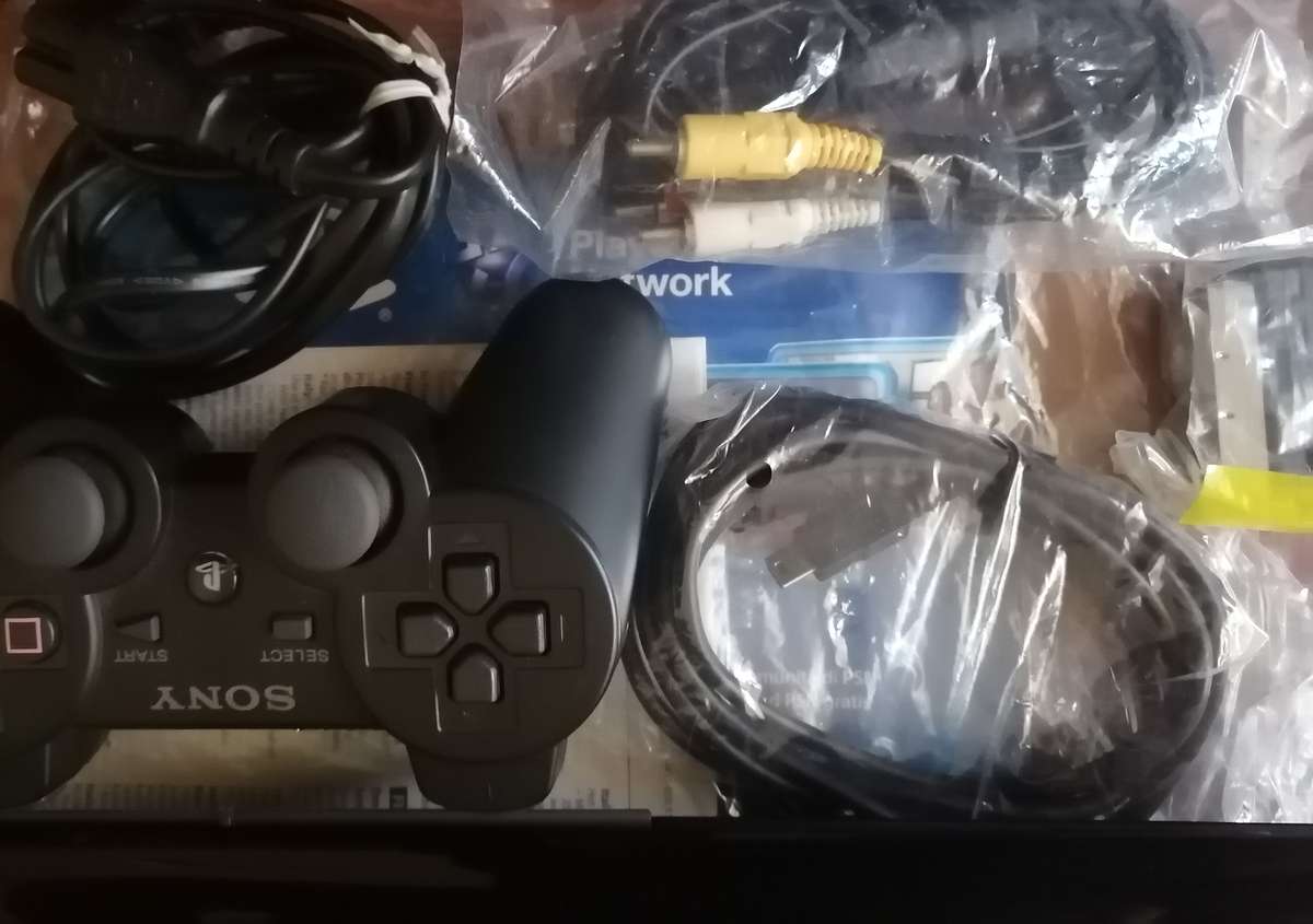 PLAYSTATION 3 500 GB (MINT CONDITION)