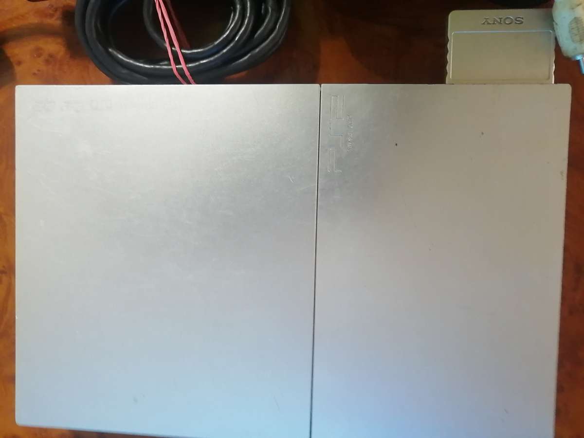 PLAYSTATION 2 CONSOLE
