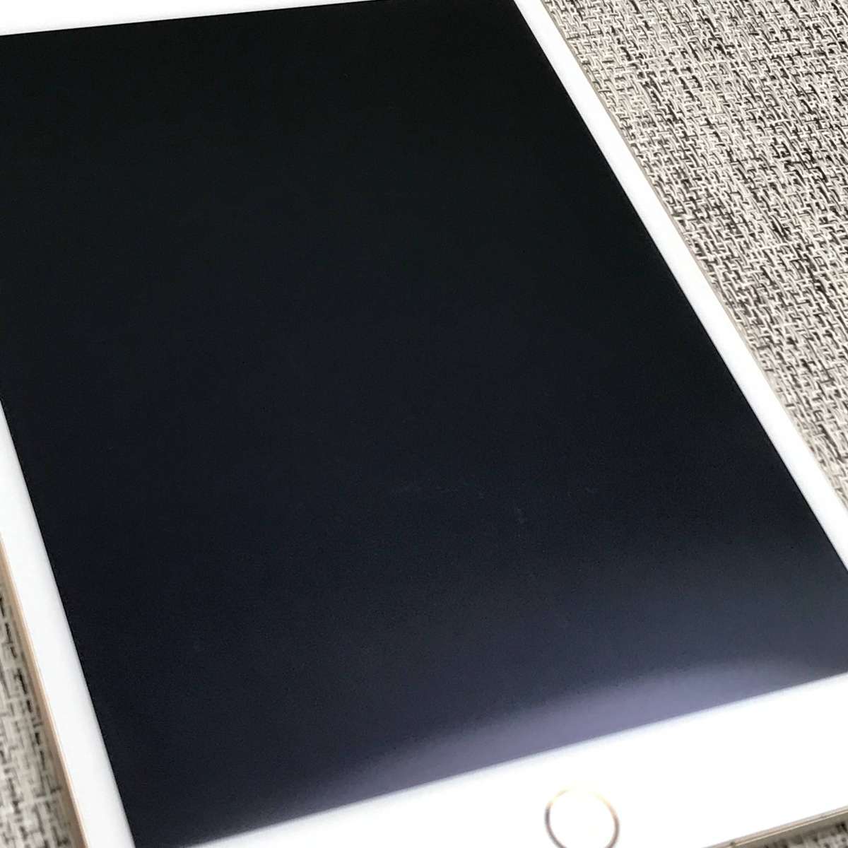 Apple iPad Mini 4 | 7.9 Inch | Gold | 16GB | WiFi + Cellular | Read Ad