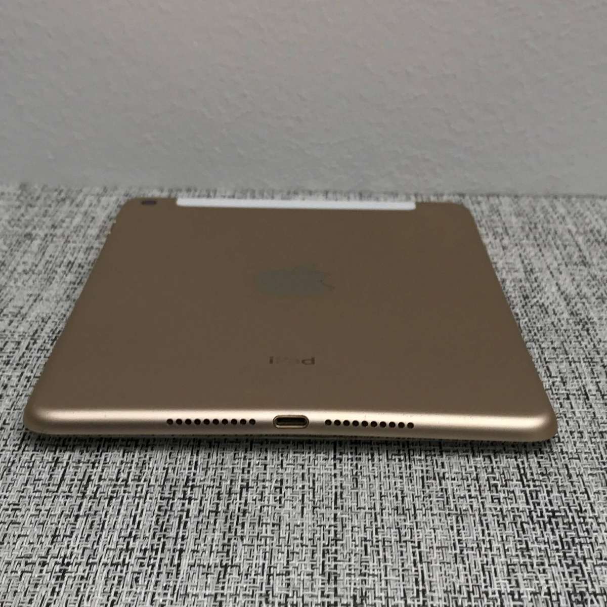 Apple iPad Mini 4 | 7.9 Inch | Gold | 16GB | WiFi + Cellular | Read Ad