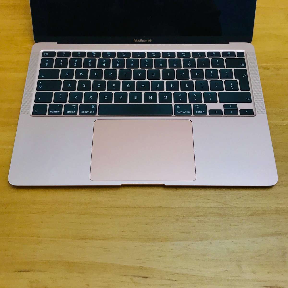 Apple MacBook Air 13 Inch | Early 2020 | RoseGold | Intel i5 | 512GB SSD/8GB RAM | (Screen Broken)