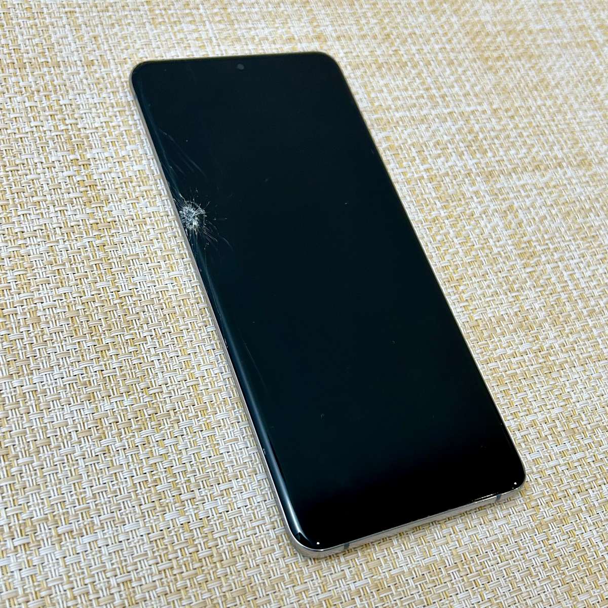 Samsung Galaxy S20 Plus Cosmic Grey 128GB - Cracked Screen