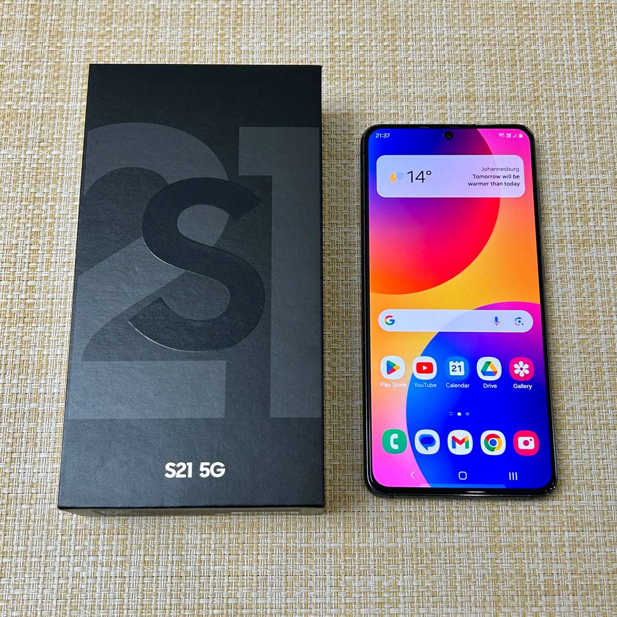 Samsung Galaxy S21 5G Phantom Gray 256GB (3 Month Warranty)