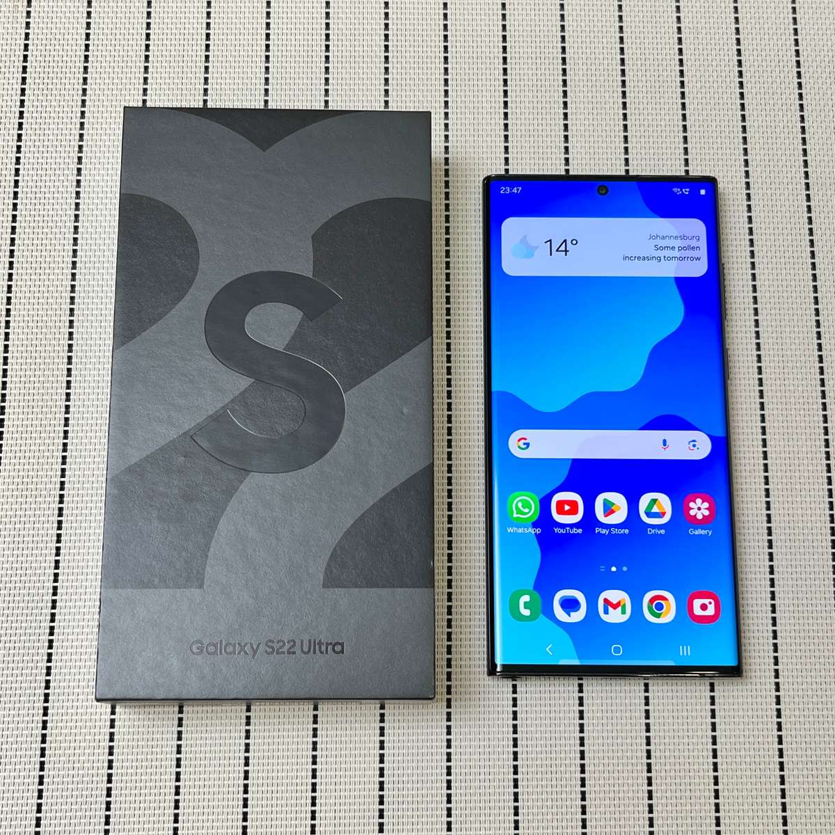 Samsung Galaxy S22 Ultra | Phantom Black | 256GB | Dual Sim (3 Month Warranty)