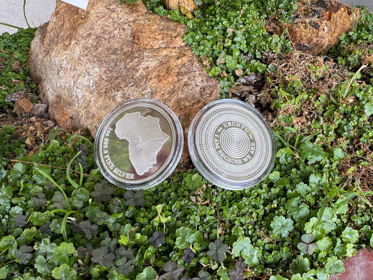 Pure silver Ubuntu Round