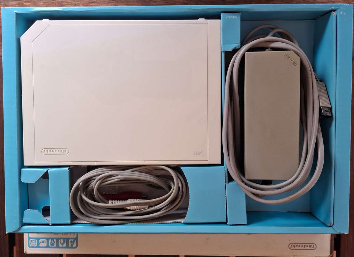 NINTENDO Wii CONSOLE plus extras