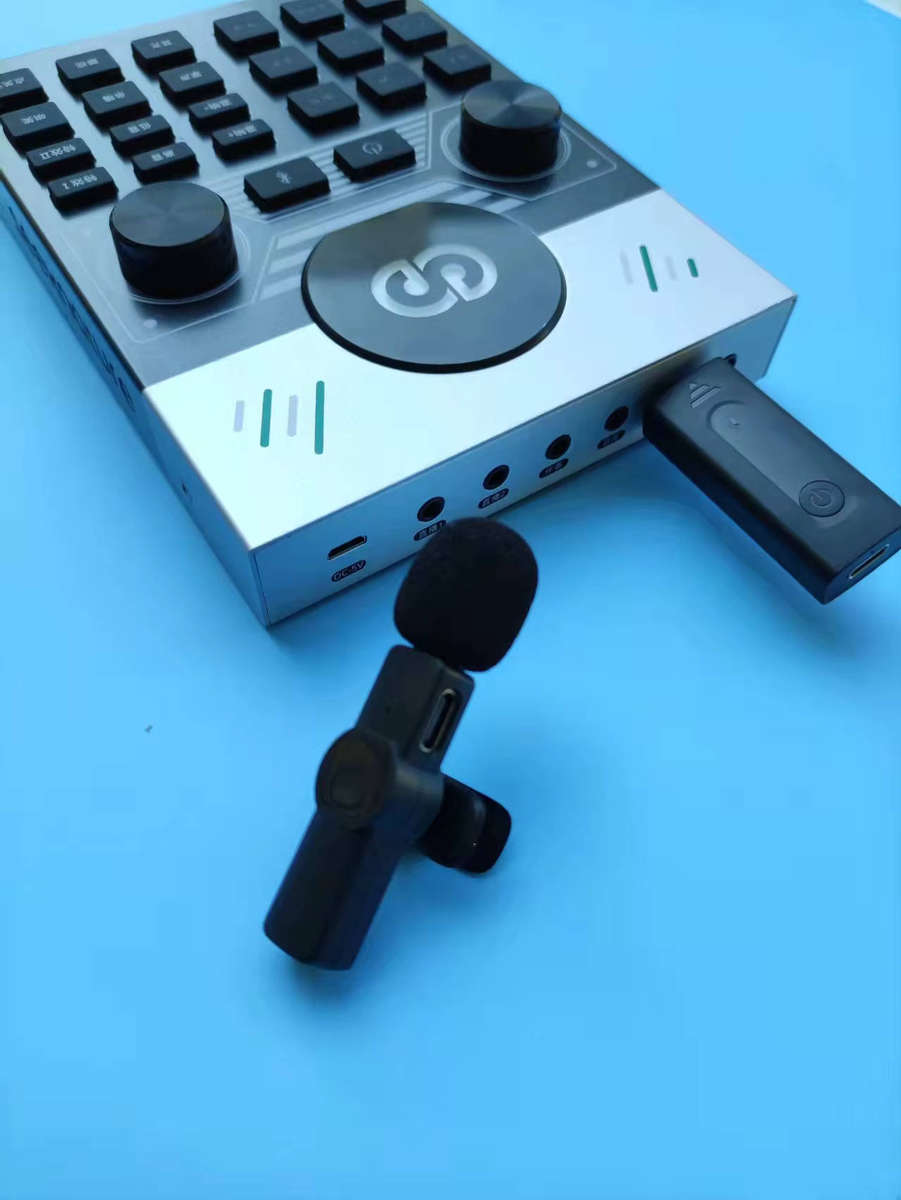 K35 Wireless Lavalier Microphone with 3.5mm Headphone Jack Receiver