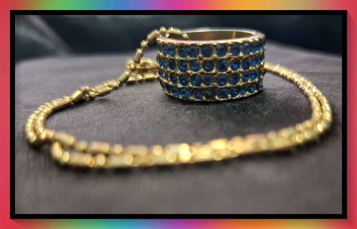 Unusual Ring pendent with chain