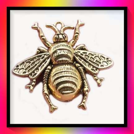 Amazing goldtone bee pendant for necklaces or bracelets
