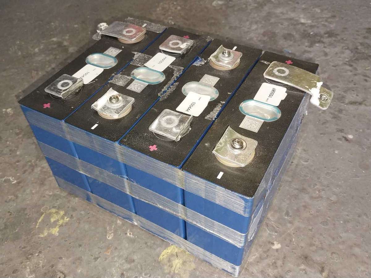 A grade 3.2V 100AH lifepo4 cells