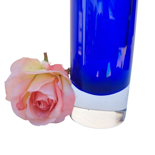 Stunning Hand Blown Art Glass Cobalt Blue Vase