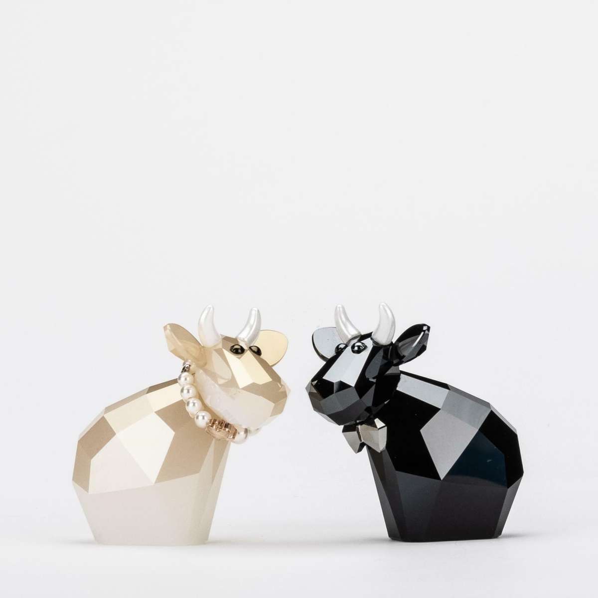 Swarovski Crystal Lovlot Cow Glamour Mo