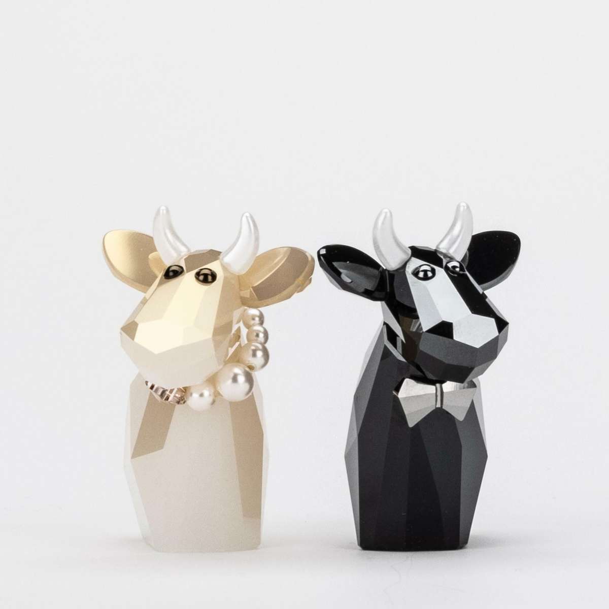 Swarovski Crystal Lovlot Cow Glamour Mo