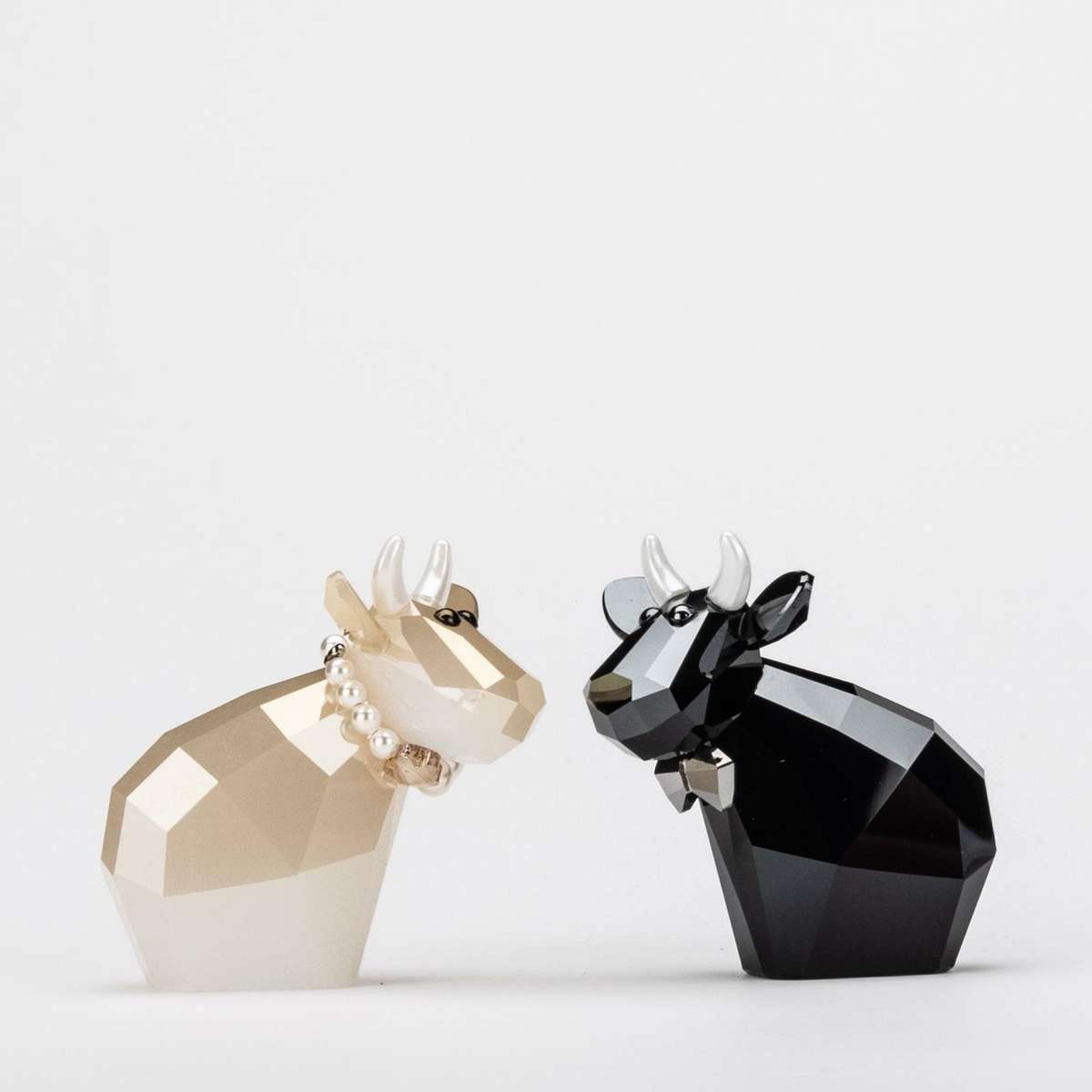 Swarovski Crystal Lovlot Cow Glamour Mo