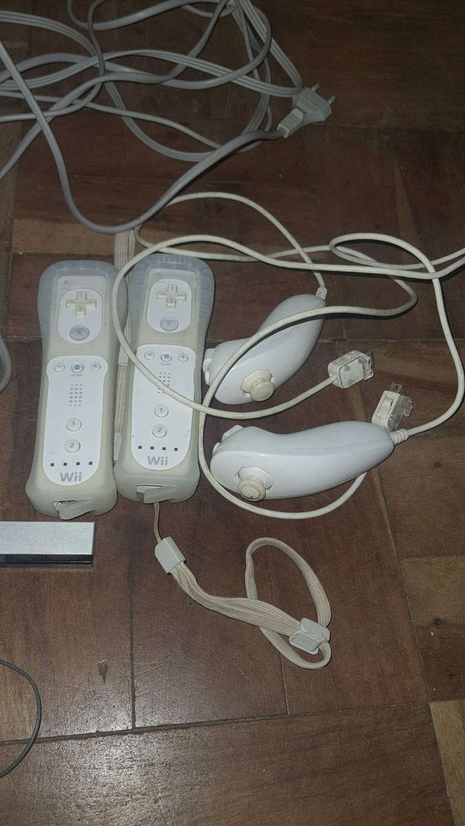 Nintendo Wii console bundle(Doesn't eject disc's)