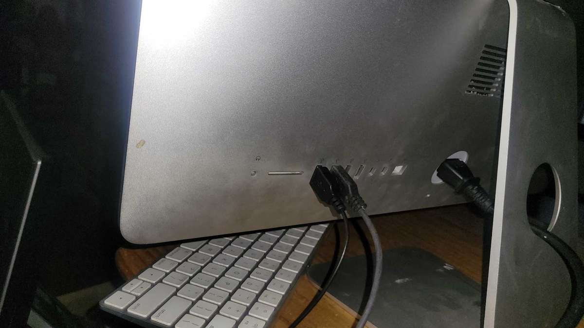 2013 Ultraslim 21' Retina Apple iMac | Quad Core i5, 8GB Ram, 1TB HDD