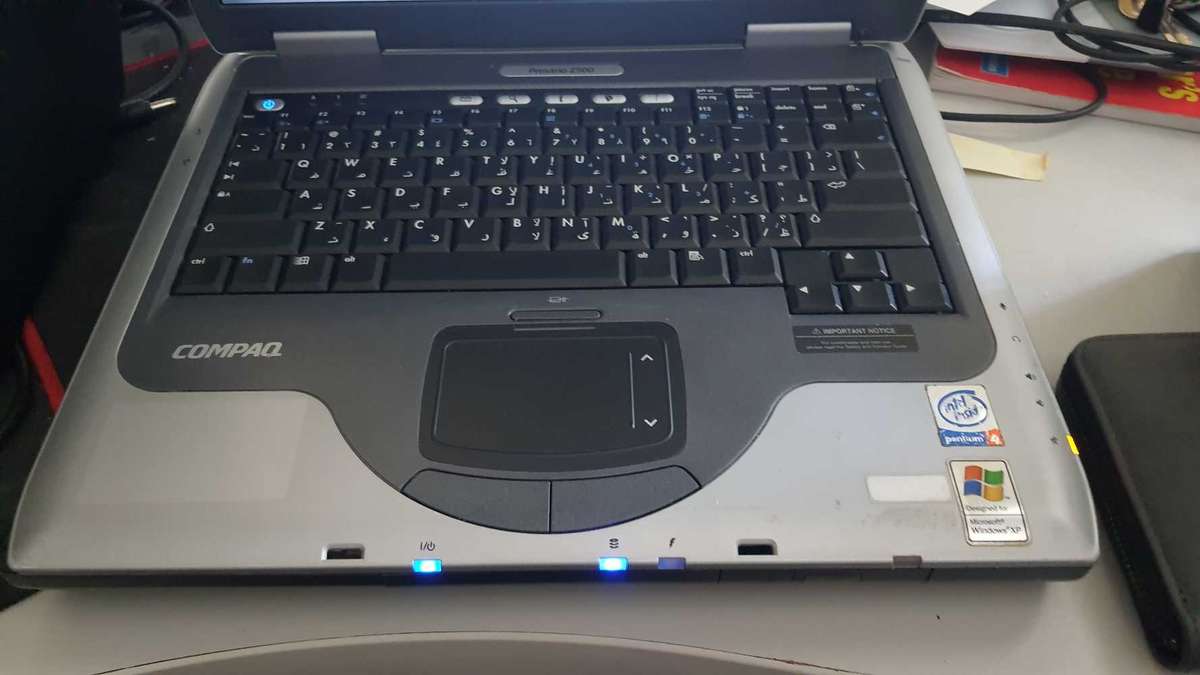 Compaq Pentium 4 laptop (Just needs windows)