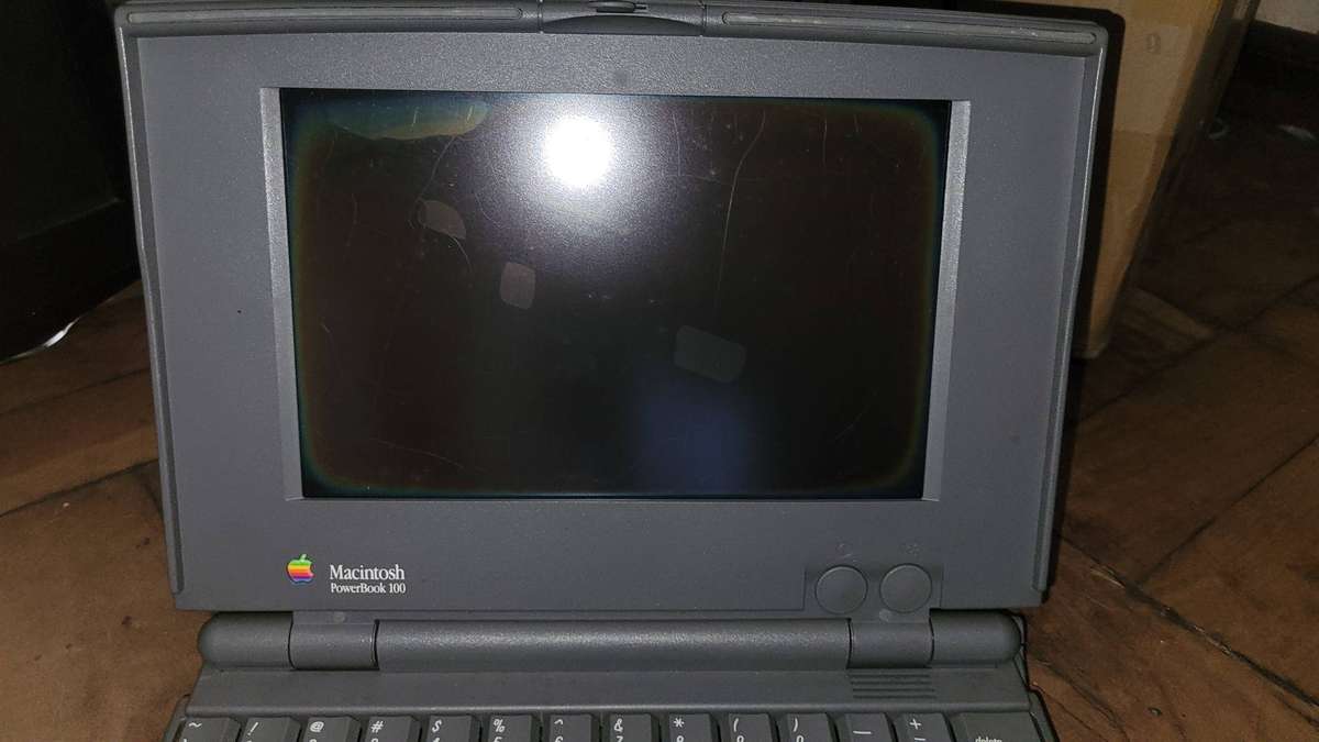 Vintage MacBook Powerbook 100