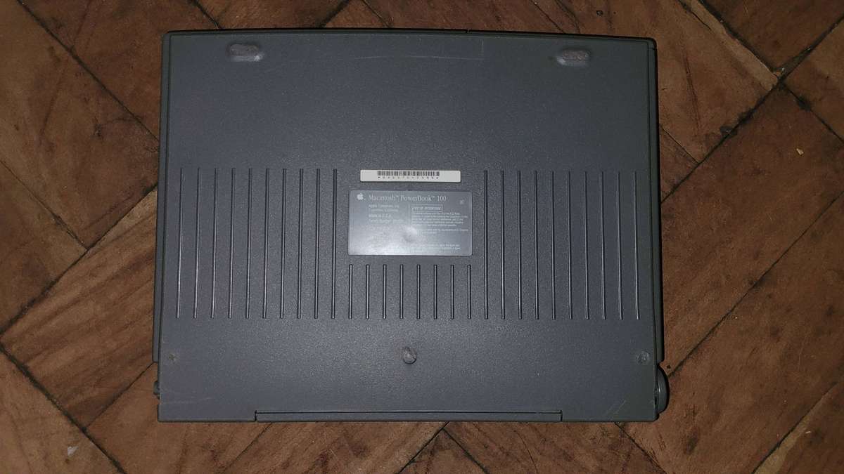 Vintage MacBook Powerbook 100