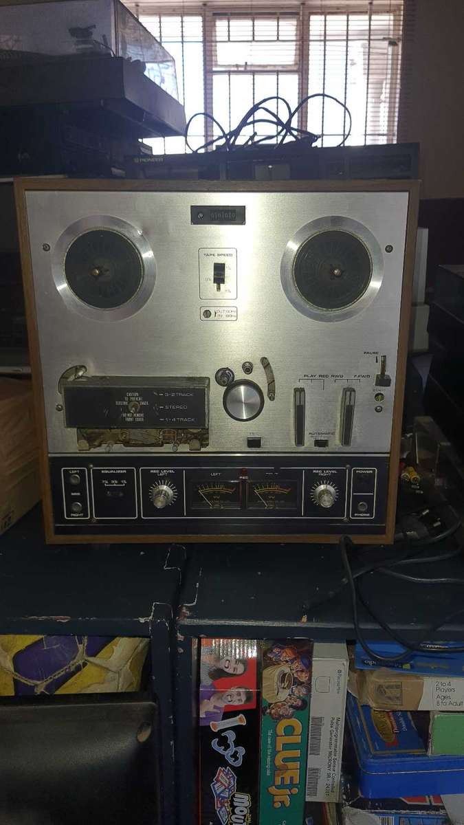 Akai X-201D reel to reel Tape recorder