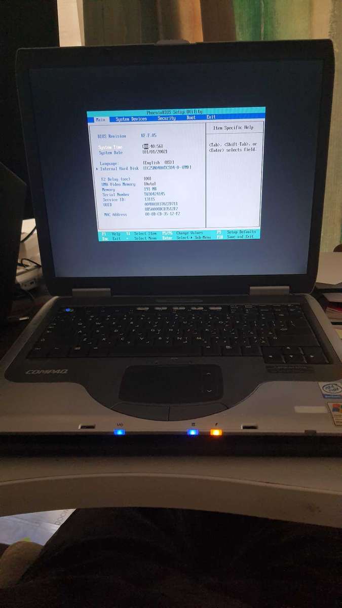 Compaq Pentium 4 laptop (Just needs windows)