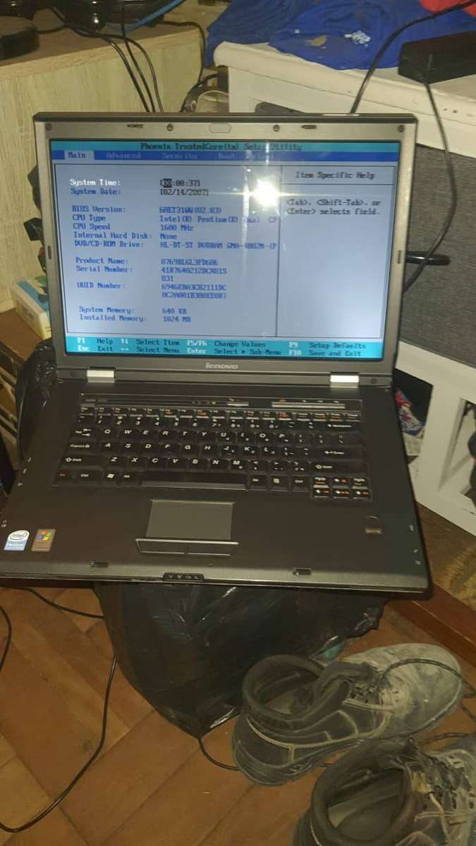 Lenovo Pentium Laptop(No hardrive)