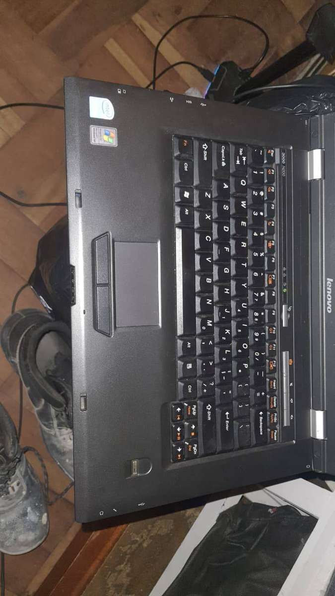 Lenovo Pentium Laptop(No hardrive)