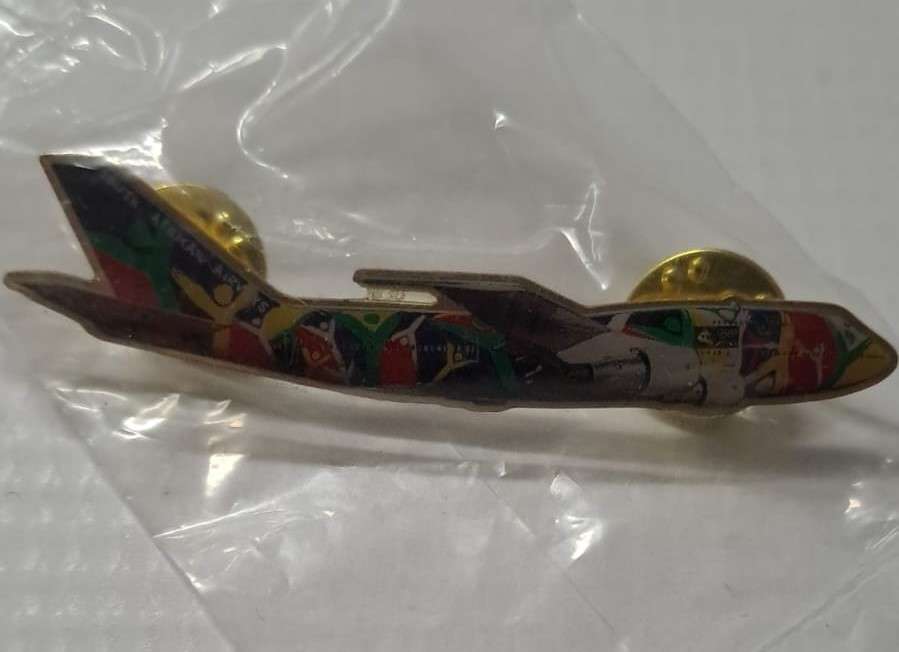 South African - SAA "Ndzani" - Gold color - Pin.