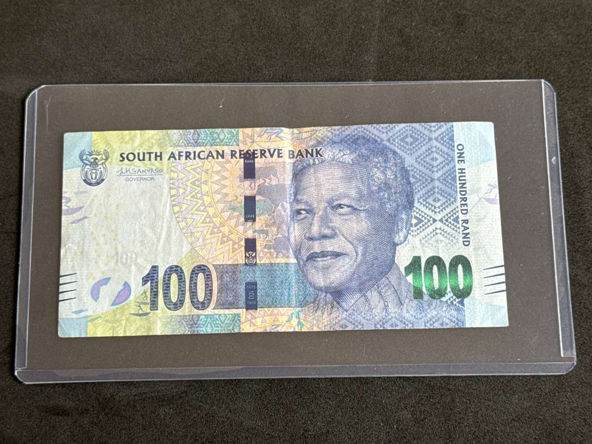 Banknote hard plastic folder. 180mm x 100mm.
