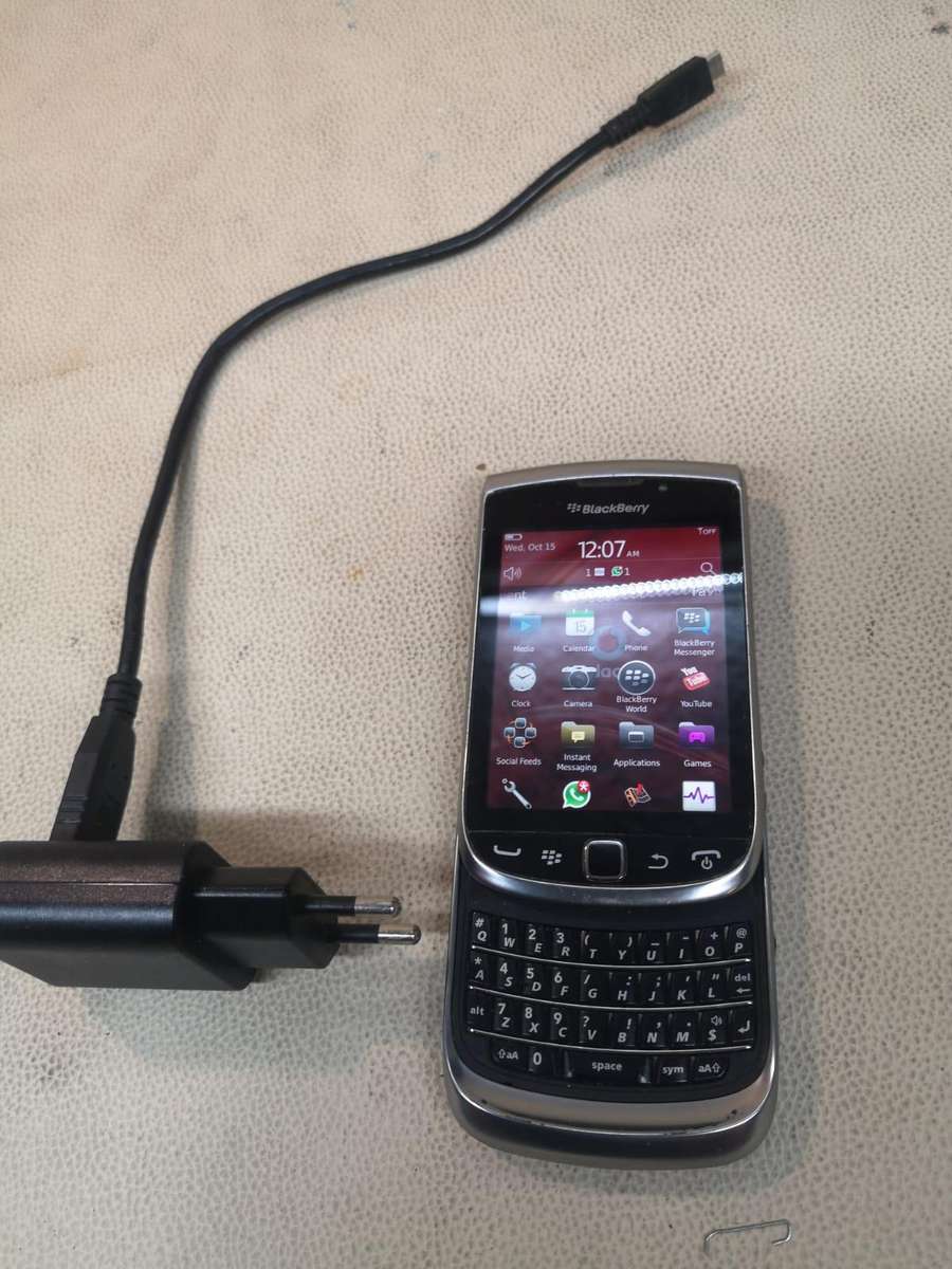 Vintage BlackBerry Torch 9810 - 8 GB - Very Good Condition