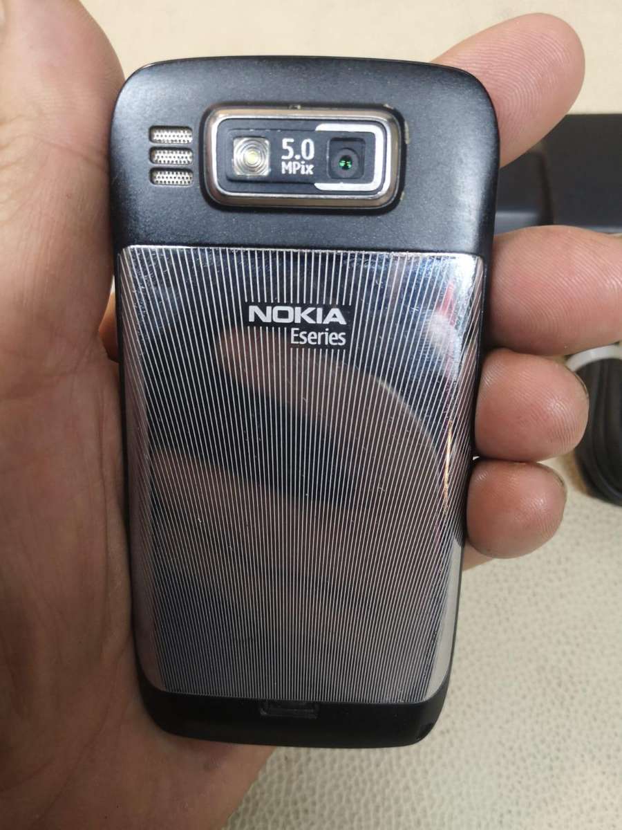 Vintage Nokia E72 - Complete  With Charger - Working