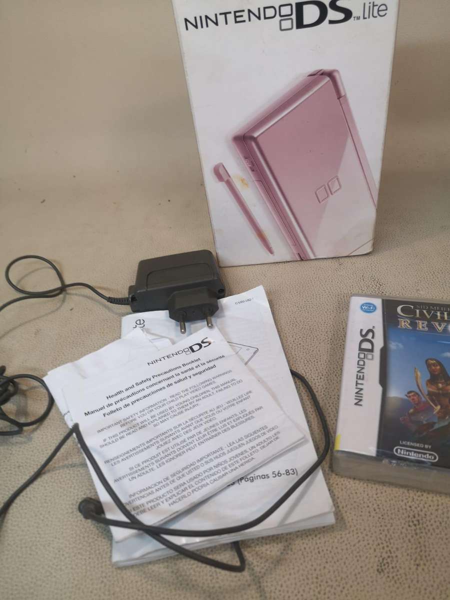 Nintendo DS Lite Console Complete with one Game, Charger & Box