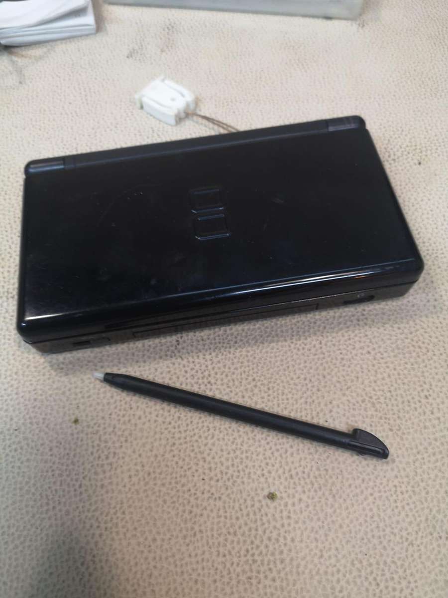 Nintendo DS Lite Console Complete with one Game, Charger & Box