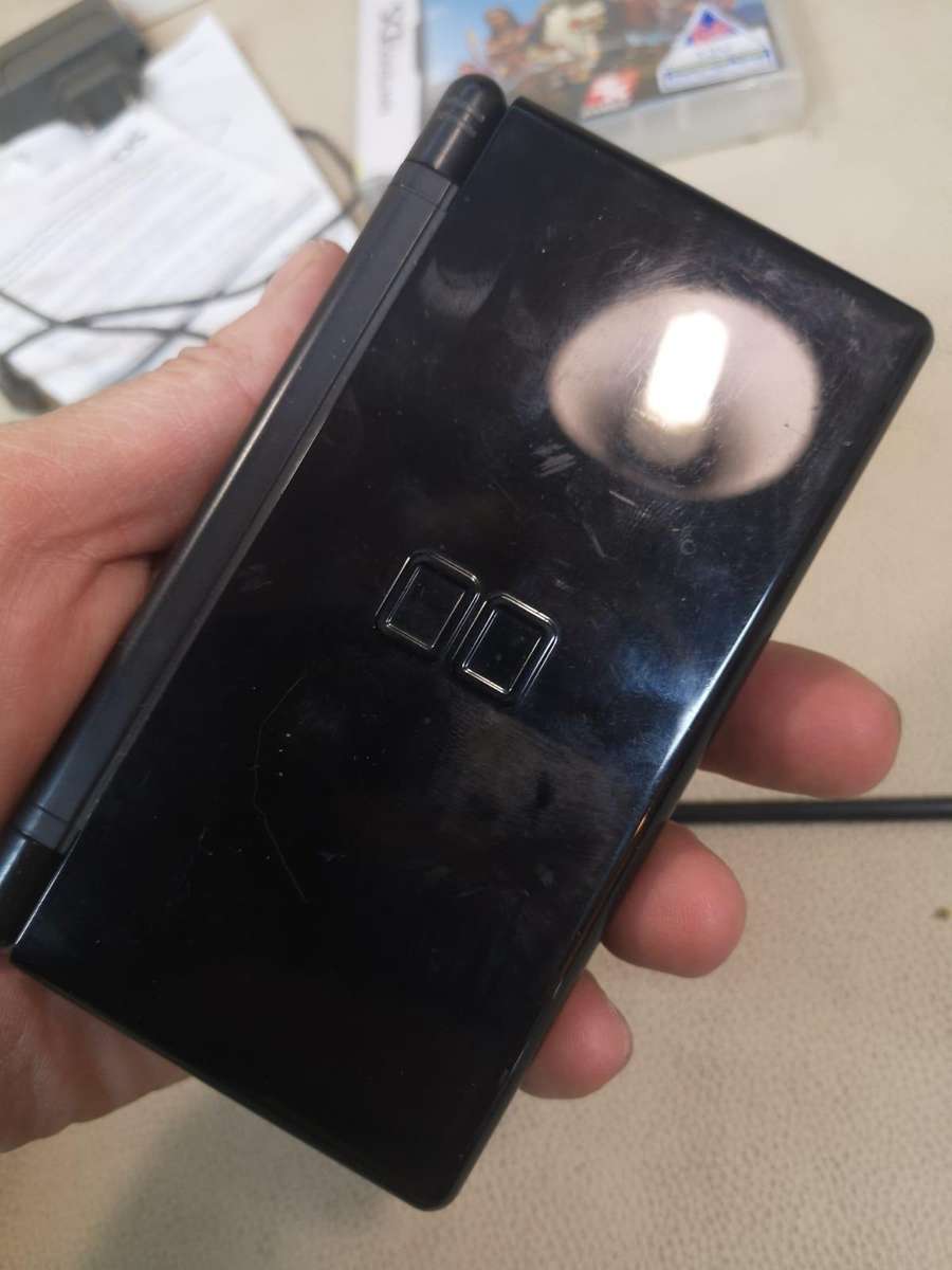 Nintendo DS Lite Console Complete with one Game, Charger & Box