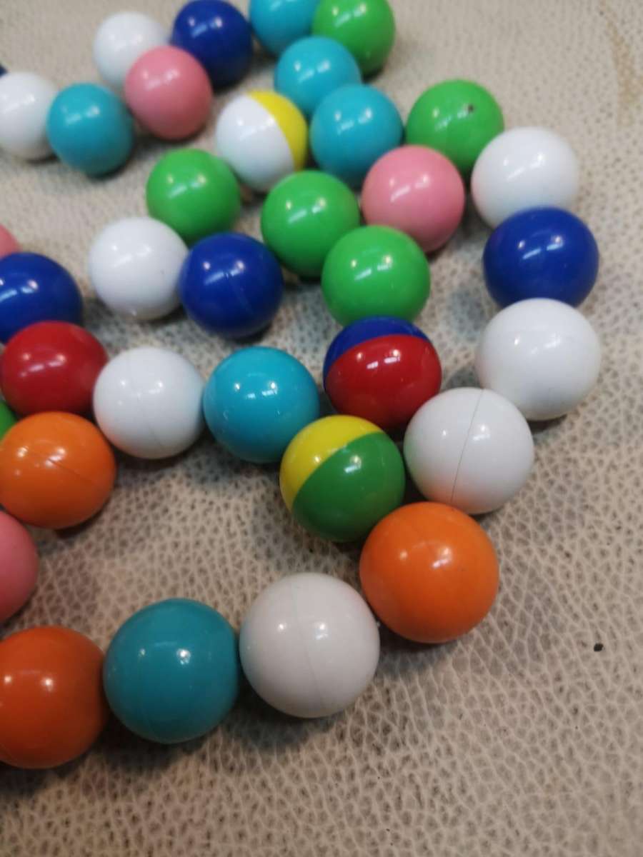 WOW!! 100 GENUINE 1980`S CLICKETS MAGNETIC MARBLES