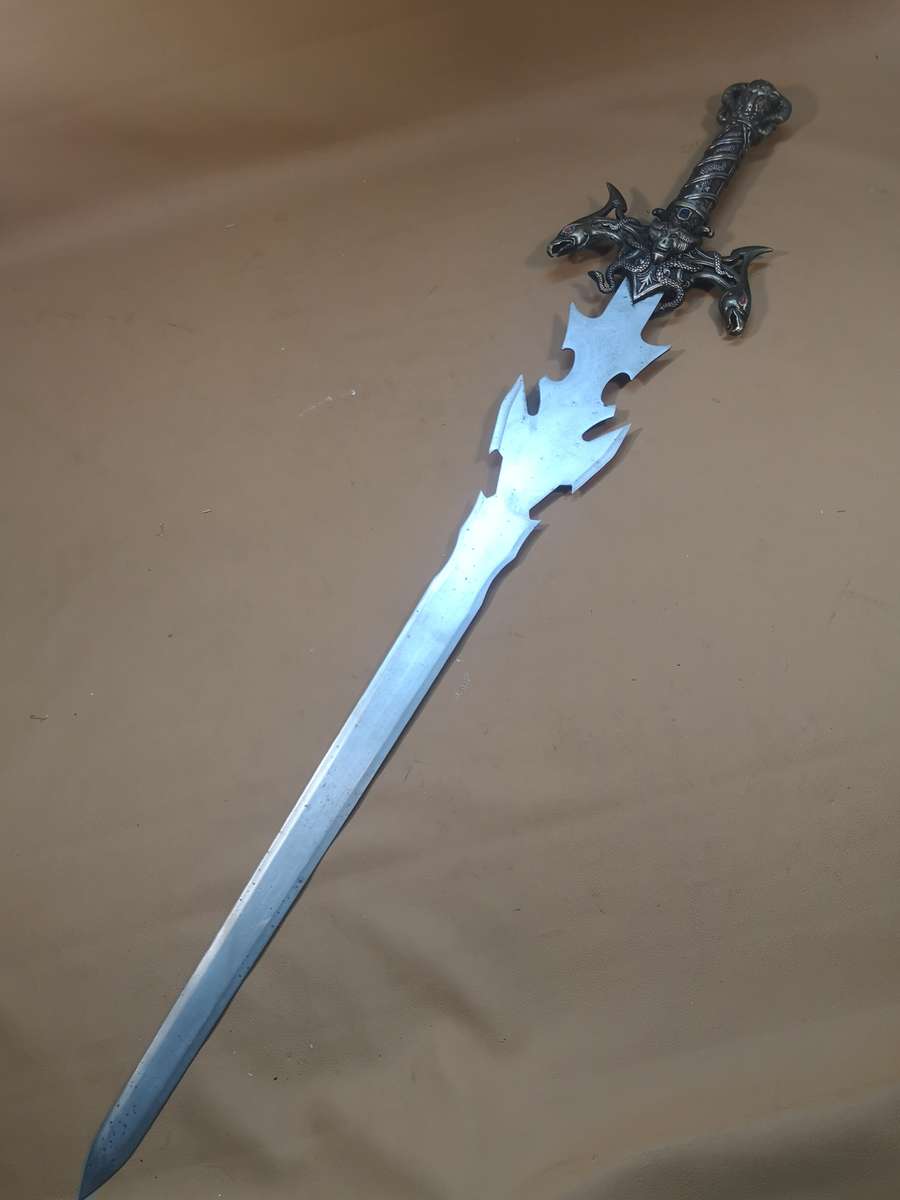 VERY LARGE & HEAVY FANTASY SWORD (1070mm)