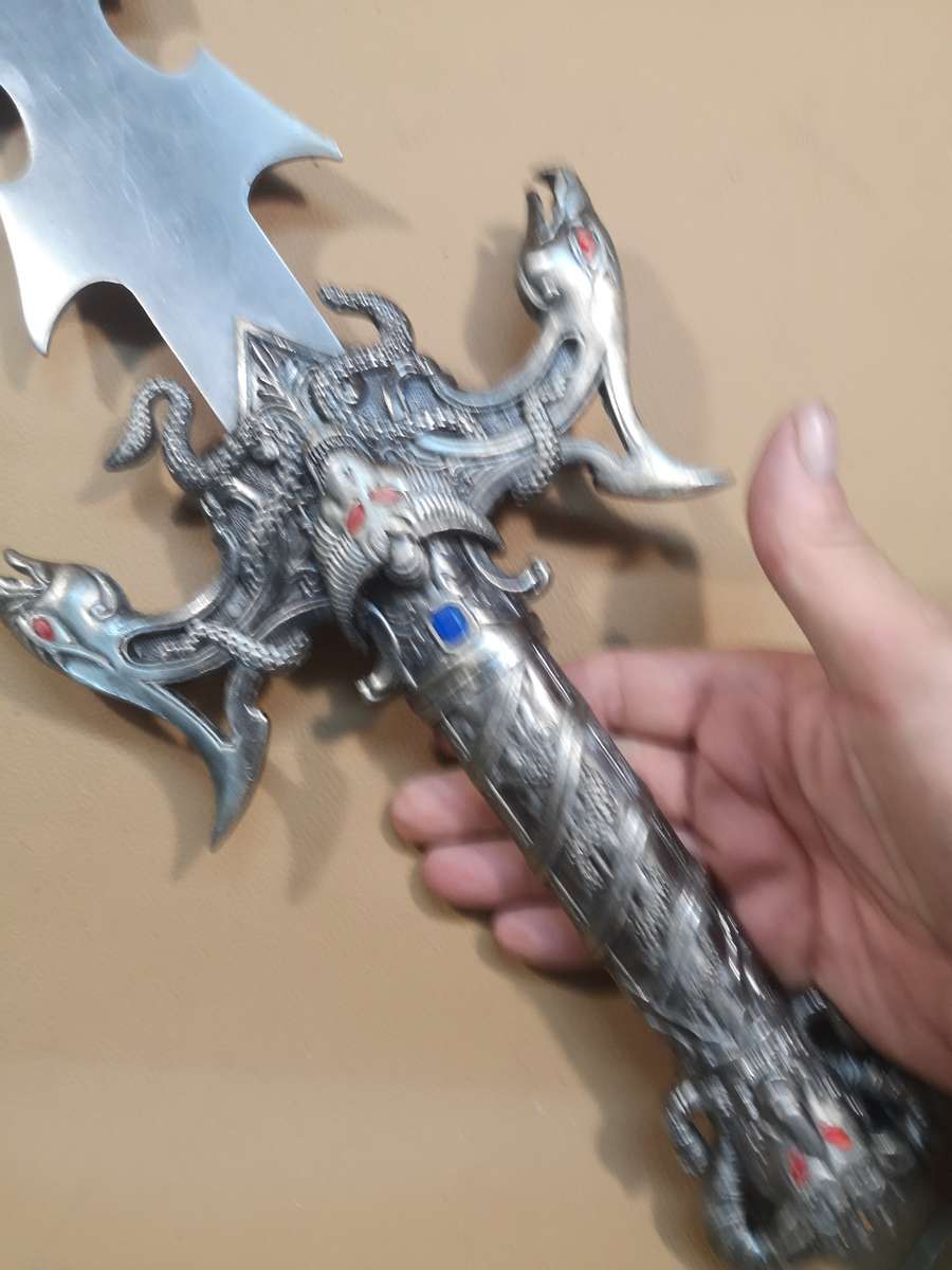 VERY LARGE & HEAVY FANTASY SWORD (1070mm)