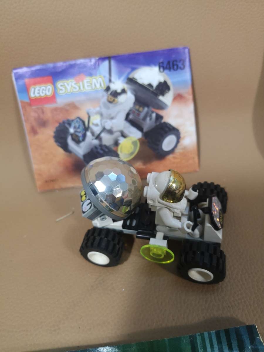 COLLECTION OF VINTAGE LEGO MODELS COMPLETE WITH MANUALS