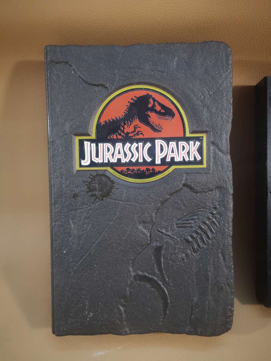 Ultra Rare!! 1993 - Jurassic park VHS video tape - Collectors edition 3D fossil edition