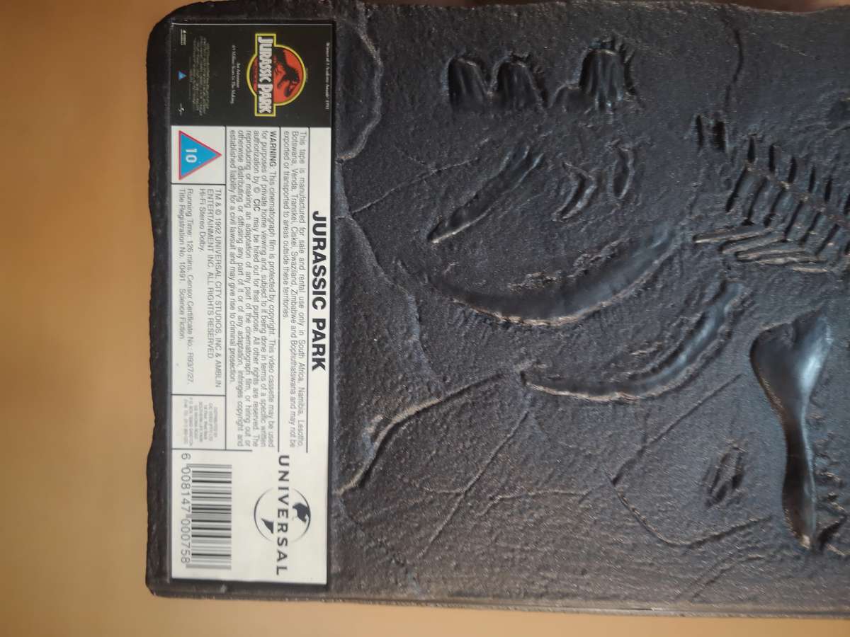 Ultra Rare!! 1993 - Jurassic park VHS video tape - Collectors edition 3D fossil edition