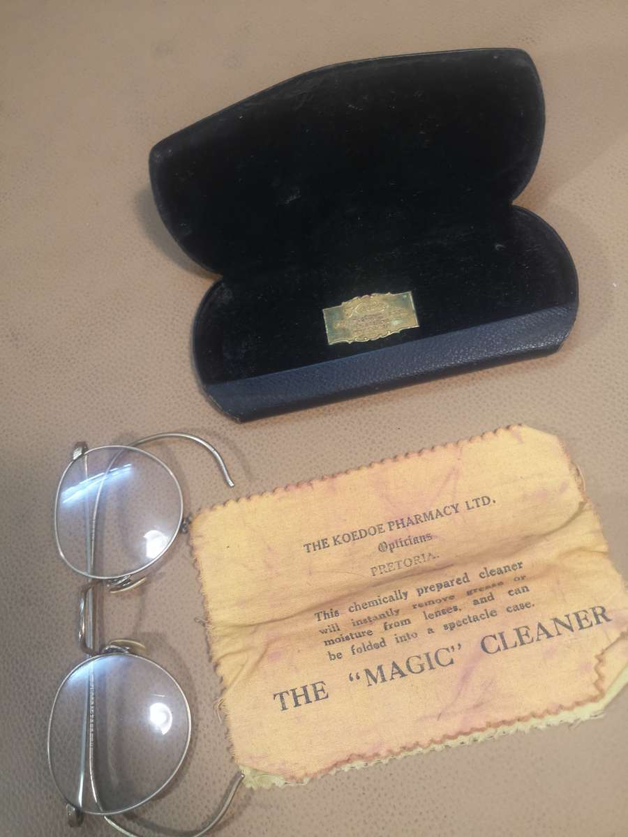 Vintage Ful Fue 1/10 12K Gold Eyeglasses (Real Gold)