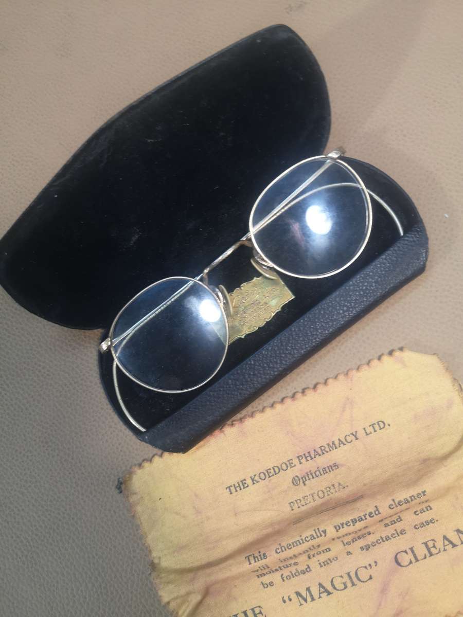 Vintage Ful Fue 1/10 12K Gold Eyeglasses (Real Gold)
