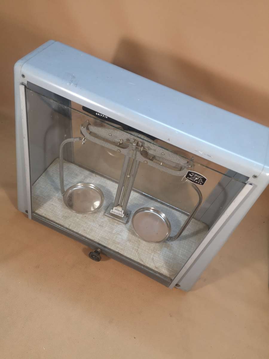 Vintage GRIFFIN & GEORGE 1950s laboratory balance/ scales