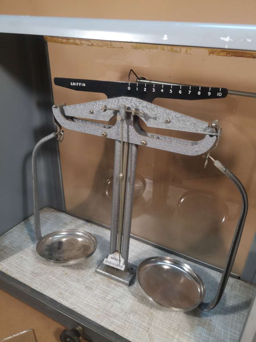 Vintage GRIFFIN & GEORGE 1950s laboratory balance/ scales