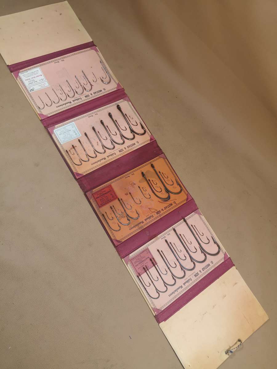 RARE!! VINTAGE MUSTAD & SON KEY BRAND FISH HOOKS SALESMANS SAMPLE BOOK 1900 OSLO NORWAY