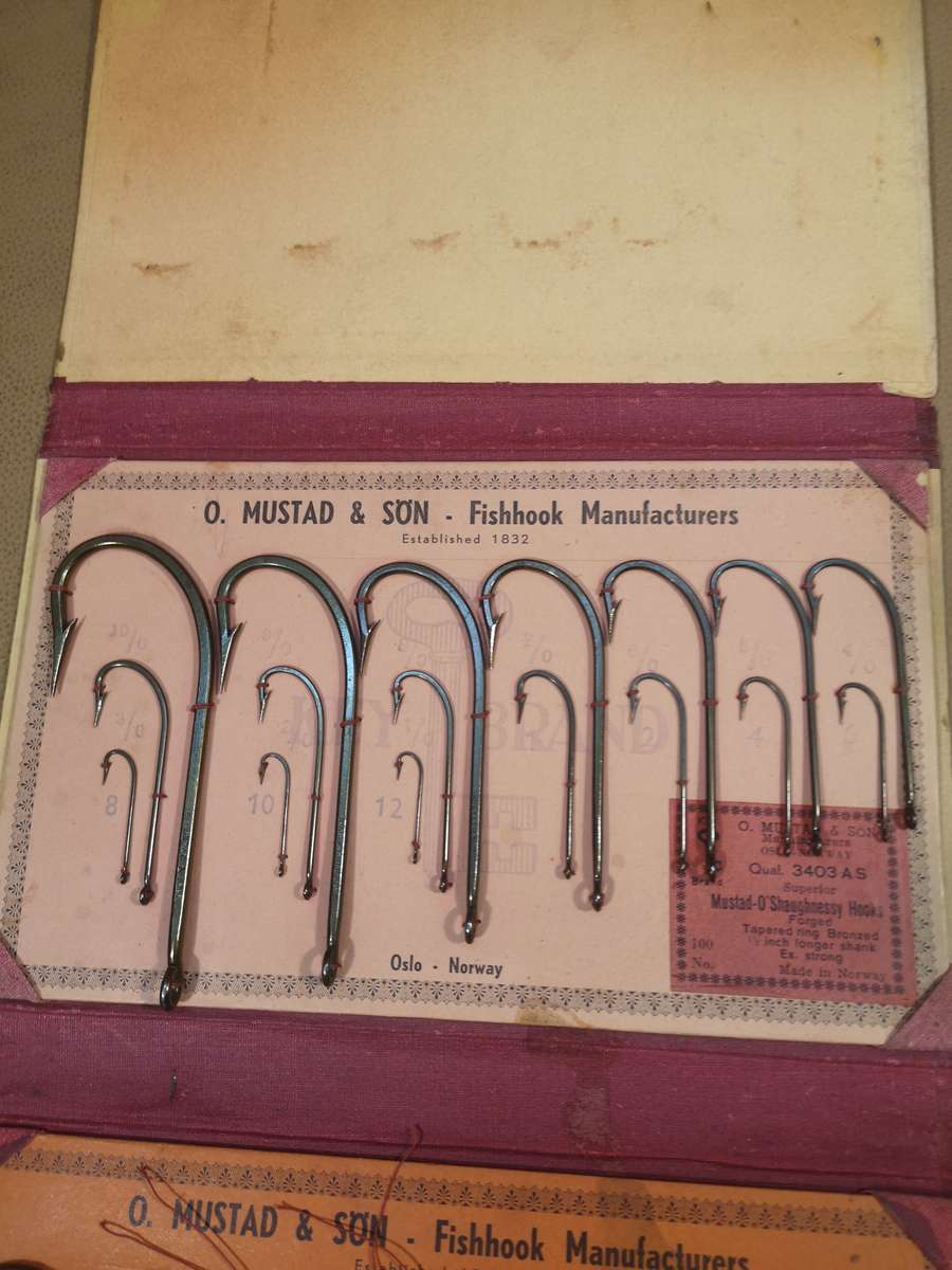 RARE!! VINTAGE MUSTAD & SON KEY BRAND FISH HOOKS SALESMANS SAMPLE BOOK 1900 OSLO NORWAY