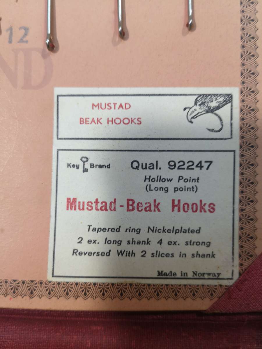 RARE!! VINTAGE MUSTAD & SON KEY BRAND FISH HOOKS SALESMANS SAMPLE BOOK 1900 OSLO NORWAY