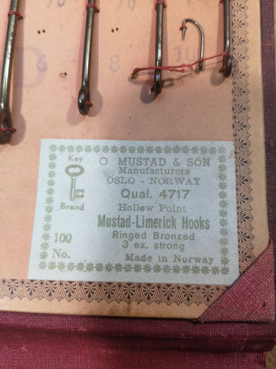 RARE!! VINTAGE MUSTAD & SON KEY BRAND FISH HOOKS SALESMANS SAMPLE BOOK 1900 OSLO NORWAY