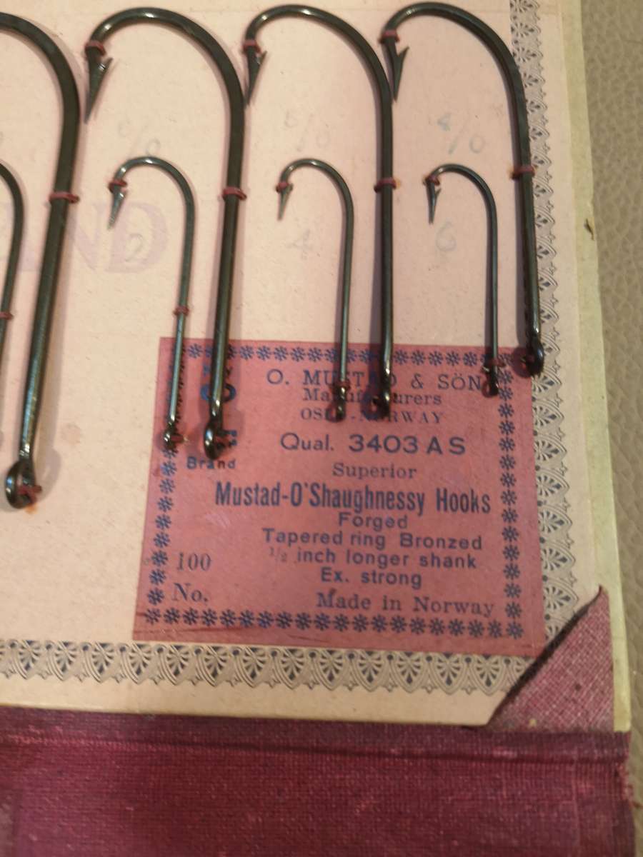 RARE!! VINTAGE MUSTAD & SON KEY BRAND FISH HOOKS SALESMANS SAMPLE BOOK 1900 OSLO NORWAY